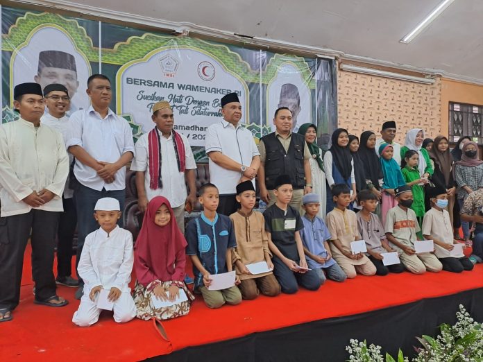Gambar : Berbagi Kebahagiaan di Bulan Ramadhan: IMSI dan Bulan Sabit Merah Gelar Santunan Anak Yatim Dihadiri oleh Wakil Menteri Tenaga Kerja RI, Ir. Afriansyah Noor, M.Si. (idaulat.Ist)