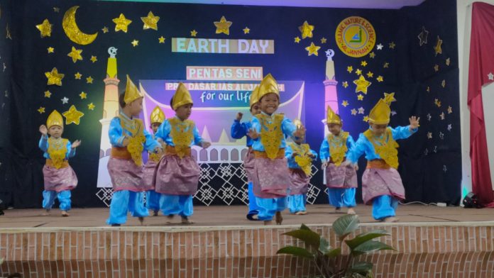 IAS Party 2024: Edukasi Lingkungan dan Pengembangan Diri untuk Indonesia Lebih Baik