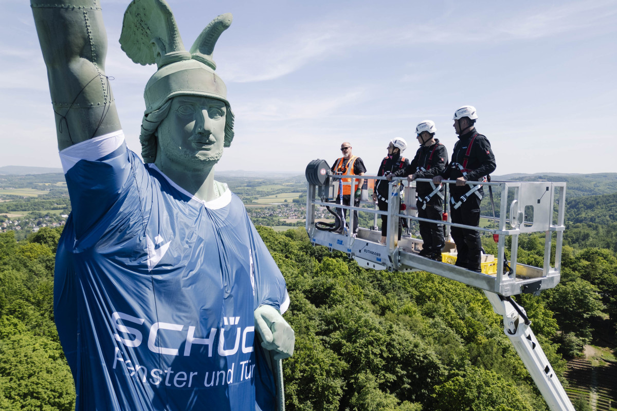 (Photographer: Stefan Brückner, Usage rights: Schüco International KG) Measuring 53.46 metres in height, including its pedestal, Hermann's Monument was completed in 1875 and ever since has risen high above the Teutoburg Forest. The figure of Hermann himself measures 26.57 metres up to the point of the sword, making it the tallest statue in Germany today.
